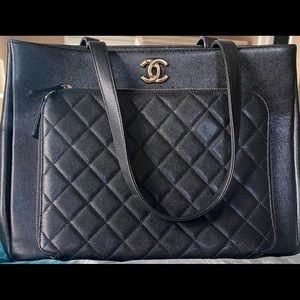 💯 Authentic Chanel
Business Affinity Tote - Quilted Caviar - Large - Black